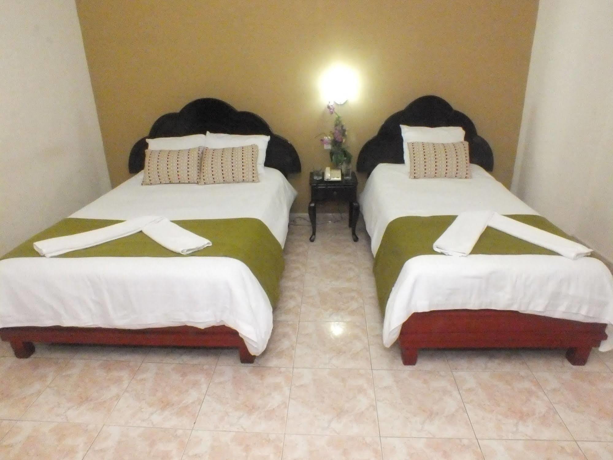 Hotel Puerta Del Sol 다비드 외부 사진